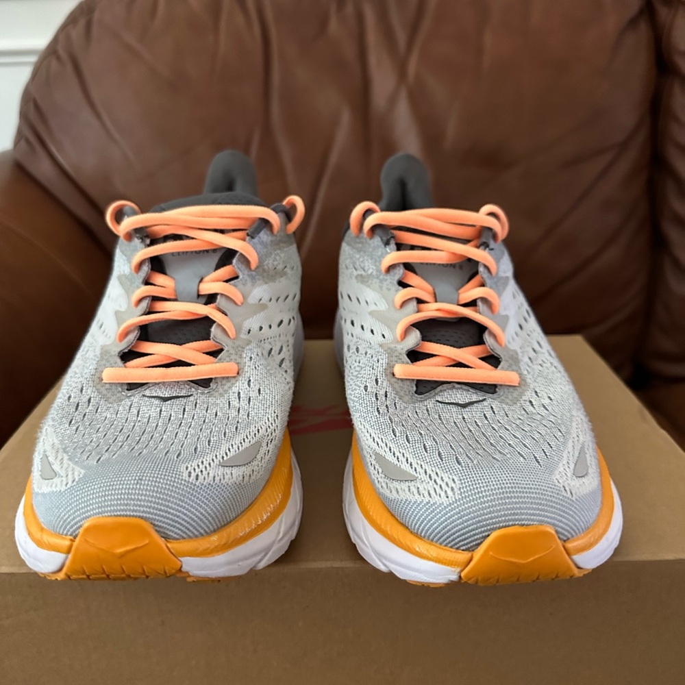 Hoka Clifton 8 mens / woman’s running sneakers sz men’s 8.5D or Woman’s size 9.5